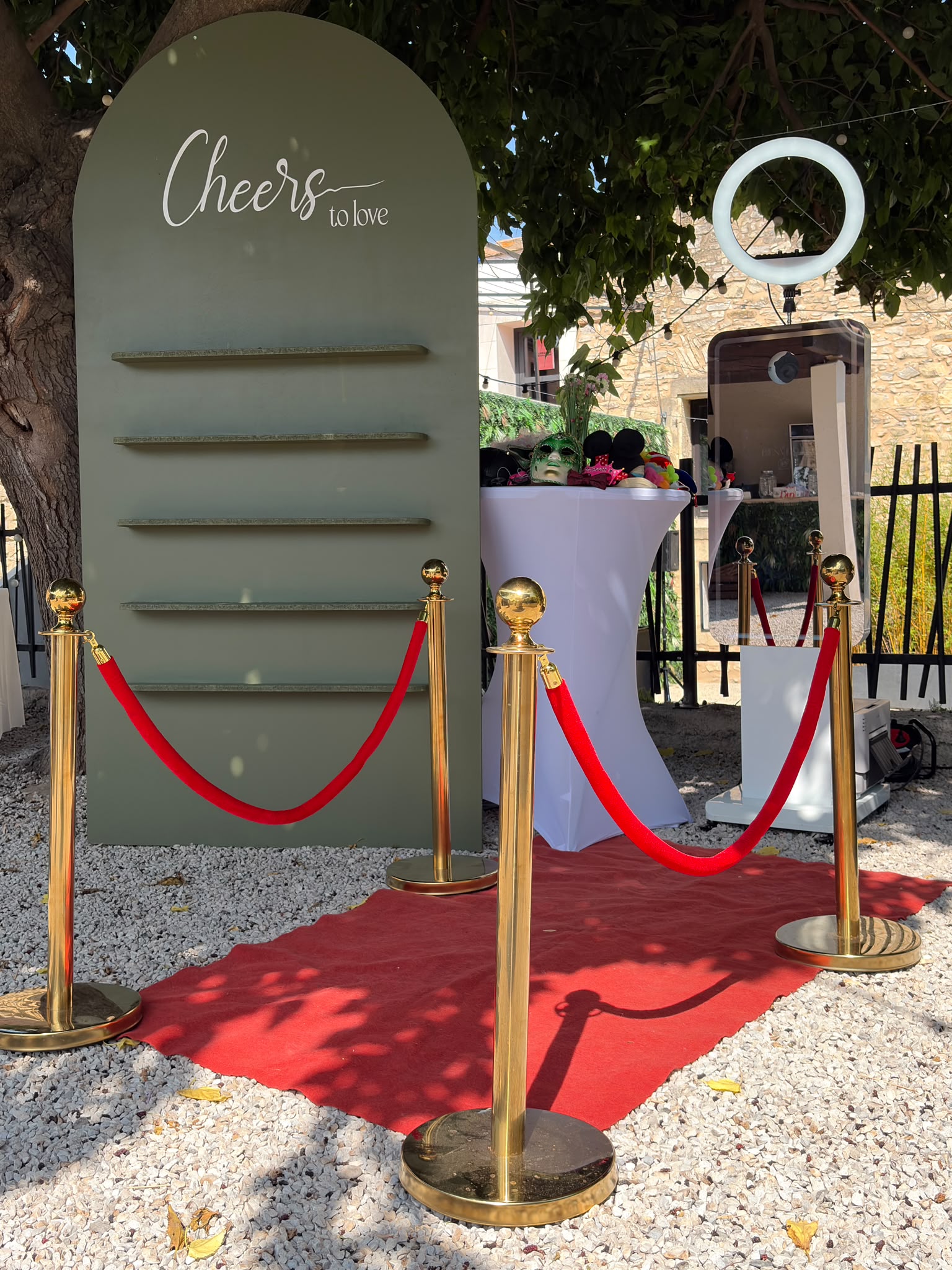 Panneau Cheers to Love avec photobooth pour mariage